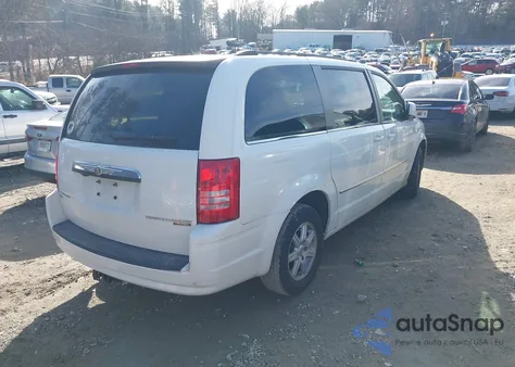2010 Chrysler Town & Country Touring Plus z USA, uszkodzony, nr VIN 2A4RR8DX6AR415473